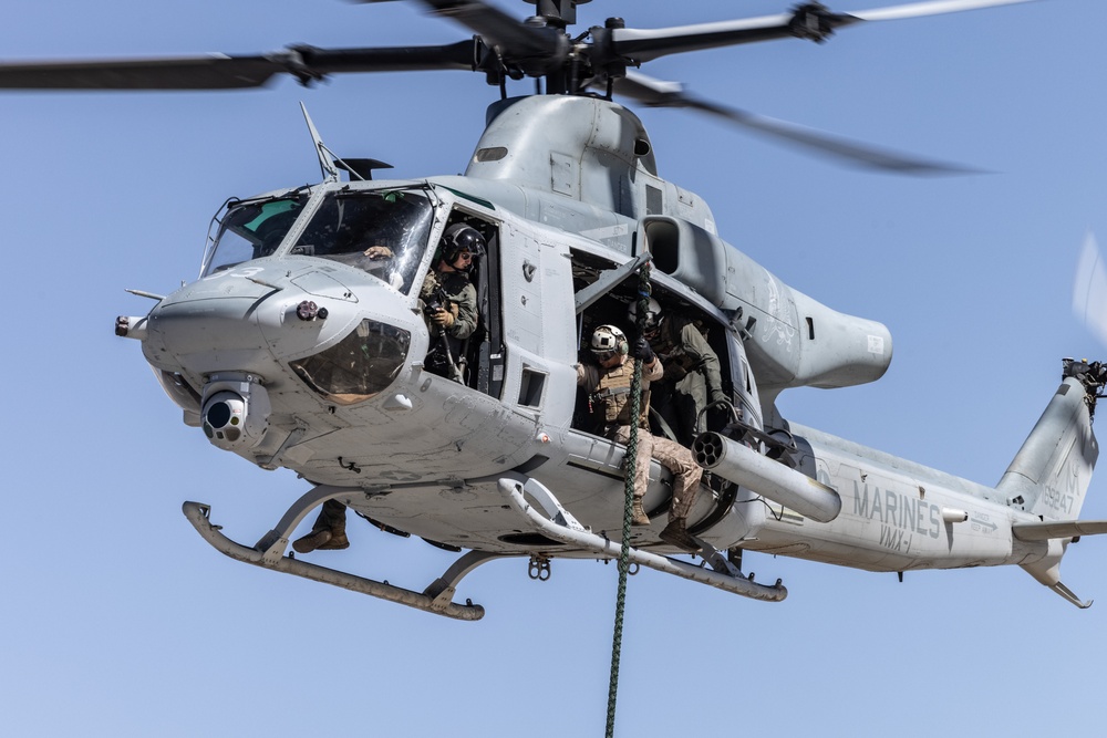 3/2 Marines and VMX-1 Conduct Fast Rope Training