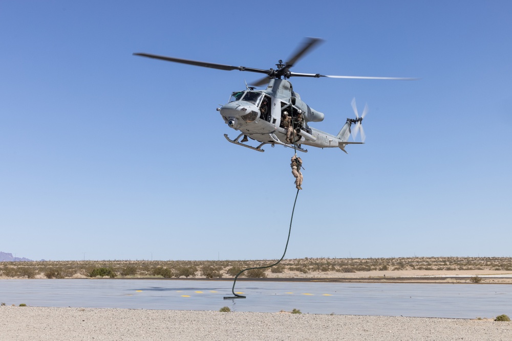 3/2 Marines and VMX-1 Conduct Fast Rope Training