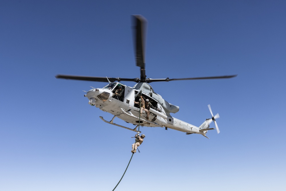 3/2 Marines and VMX-1 Conduct Fast Rope Training