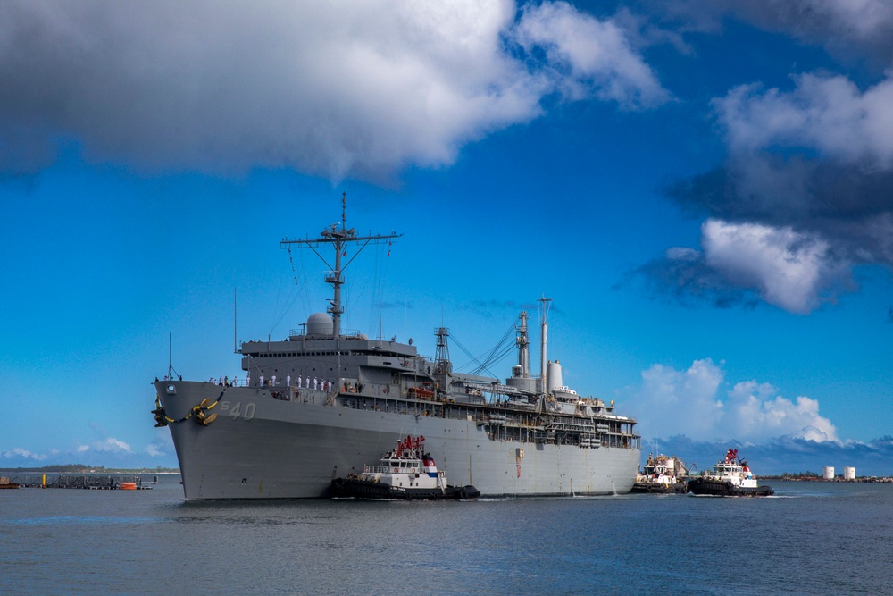 USS Frank Cable (AS 40) arrives to Guam