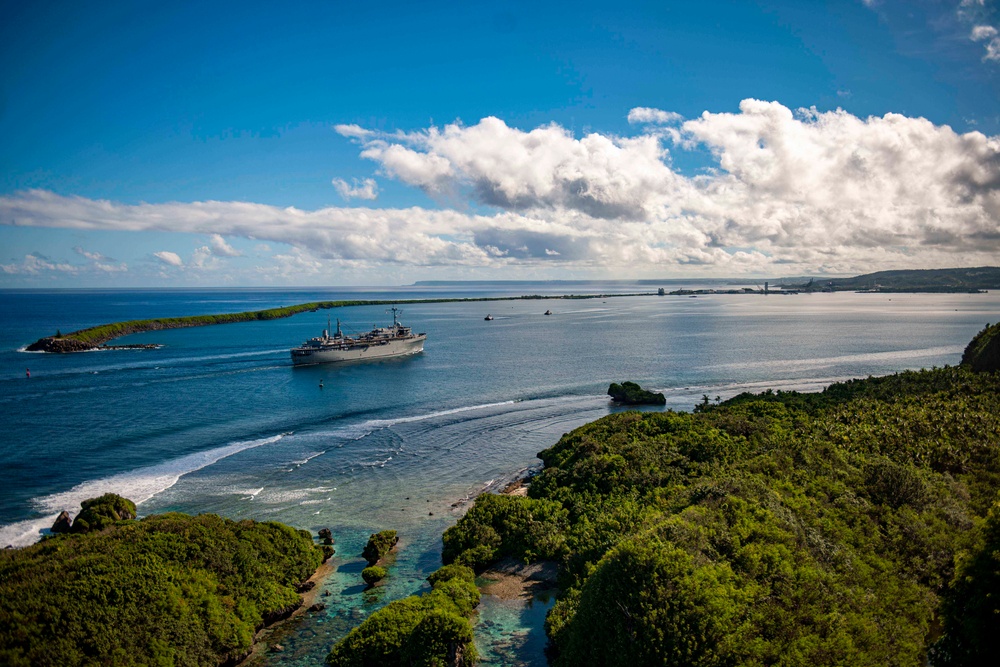 USS Frank Cable (AS 40) arrives to Guam