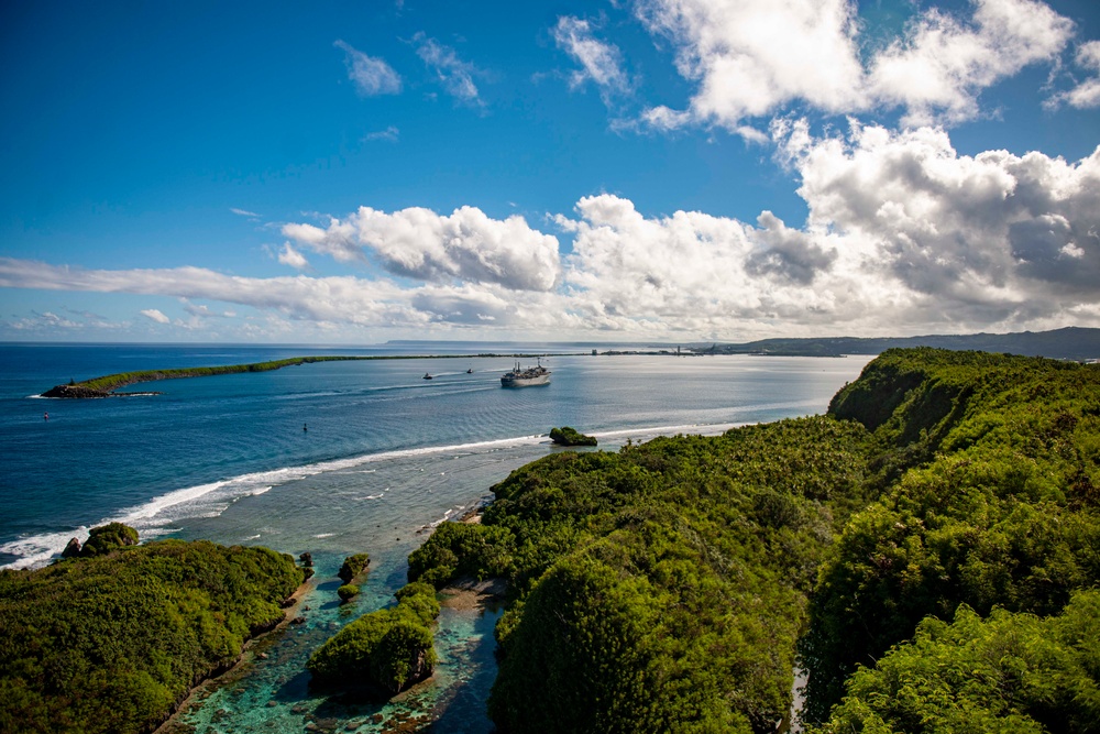 USS Frank Cable (AS 40) arrives to Guam