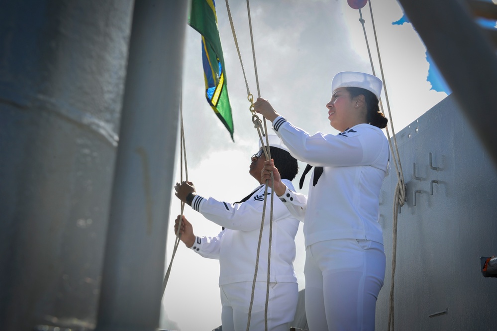 USS Frank Cable (AS 40) arrives to Guam