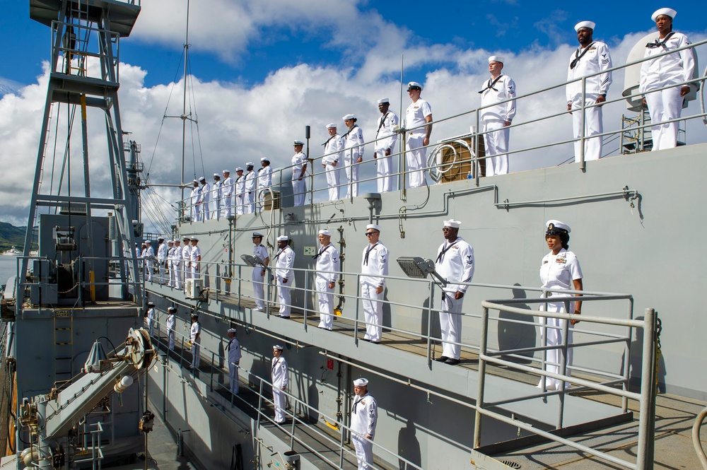 USS Frank Cable (AS 40) arrives to Guam