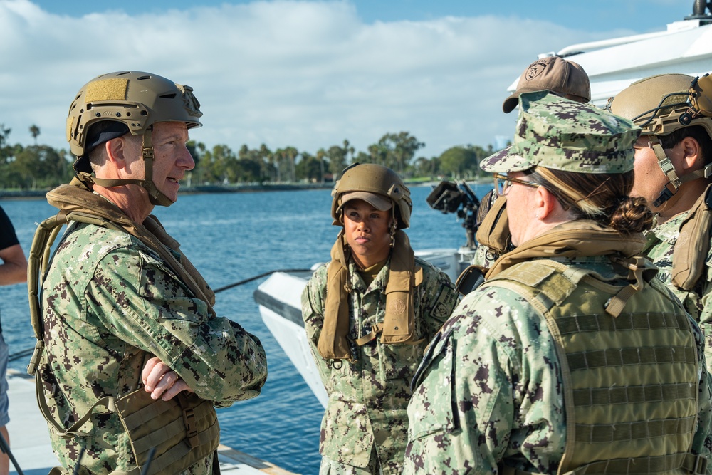 Chief of Navy Reserve Visits MSRON-1