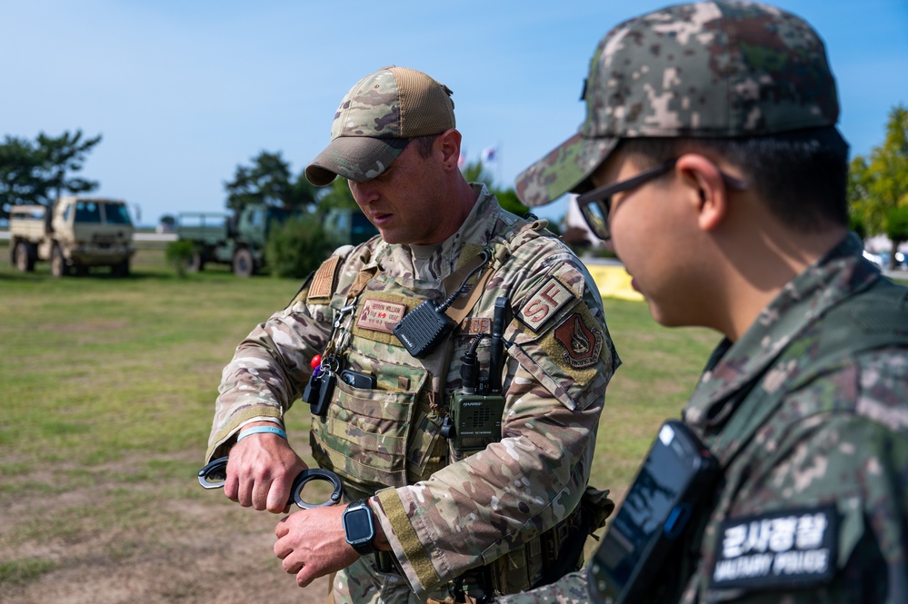 8th SFS, ROKAF military police unite for first combined patrol