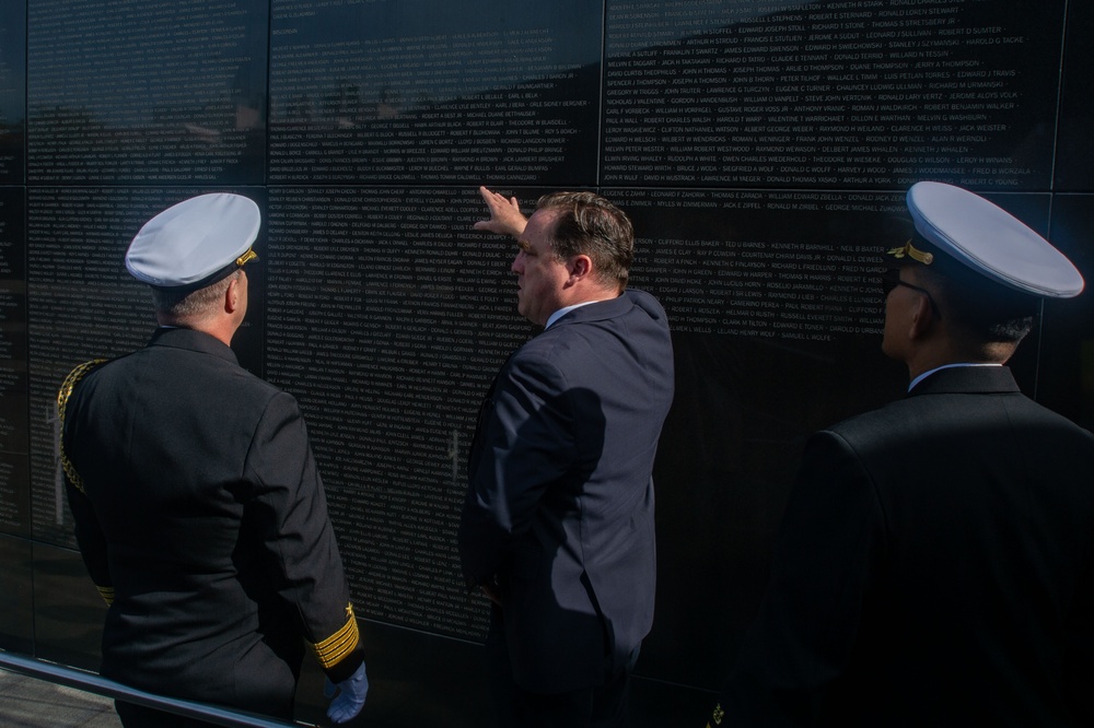 Carrier Strike Group 5, Republic of Korea Fleet representatives visit UN Memorial Cemetery