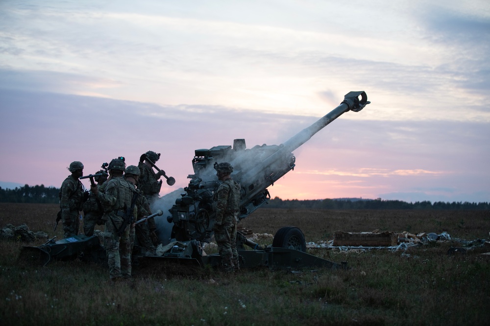 DVIDS - Images - Heavy Drop with Dusk Artillery Live Fire [Image 34 of 60]