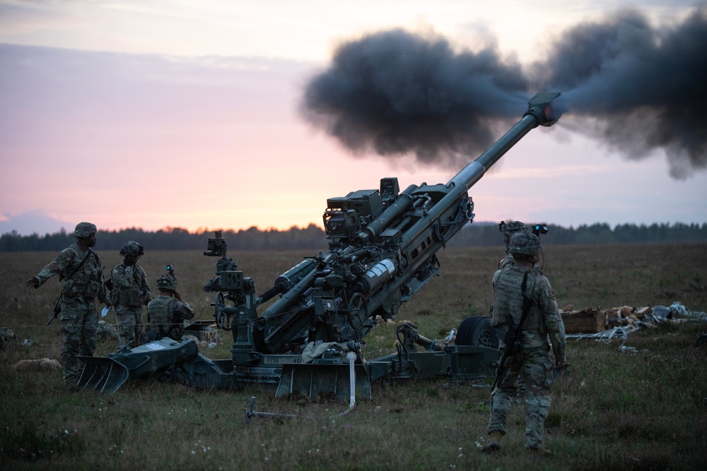 DVIDS - Images - Heavy Drop with Dusk Artillery Live Fire [Image 36 of 60]