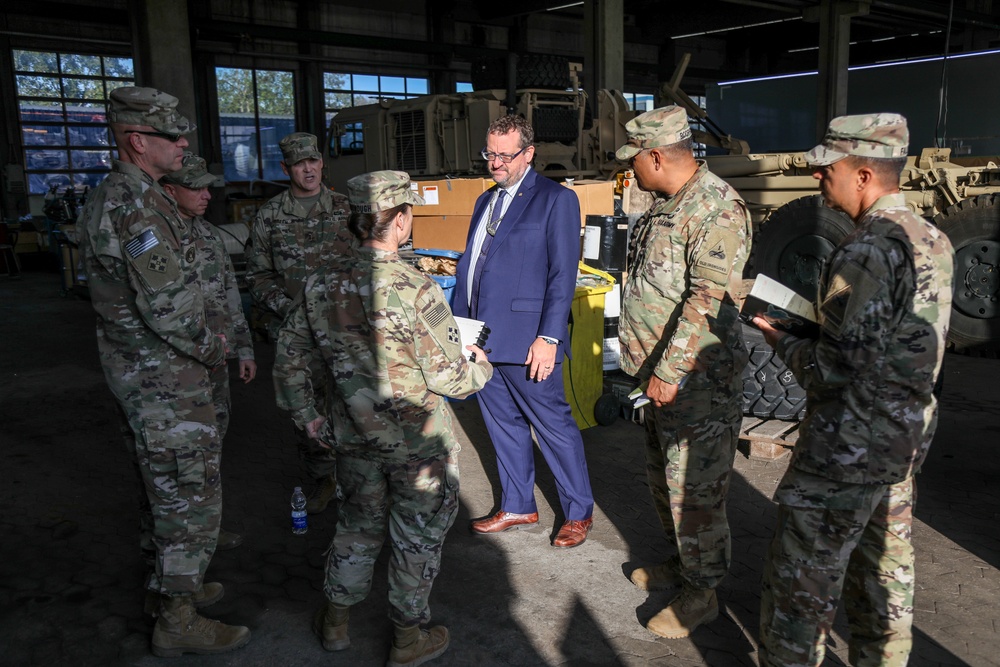 Provider Command visits contract maintenance site for transnational transport refit