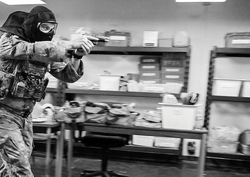 445th Airmen train with local law enforcement