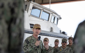 Chief of Navy Reserve Force Visits MSRON-1