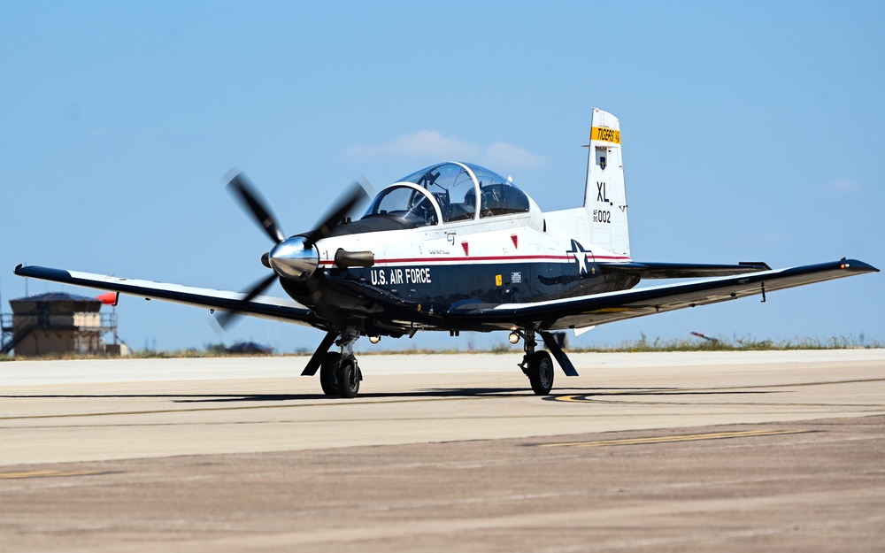 Laughlin maximizes T-6 operations during surge week