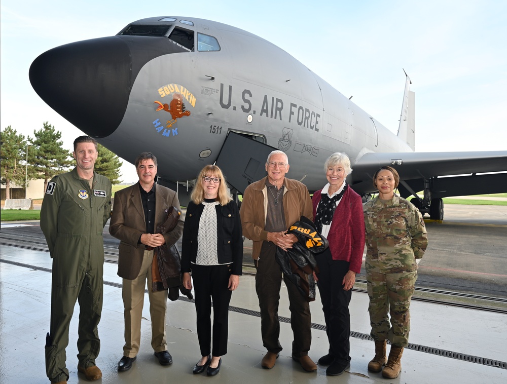 Families of 100th BG veterans join 100th ARW for ‘Squawkin Hawk’ nose art dedication on KC-135