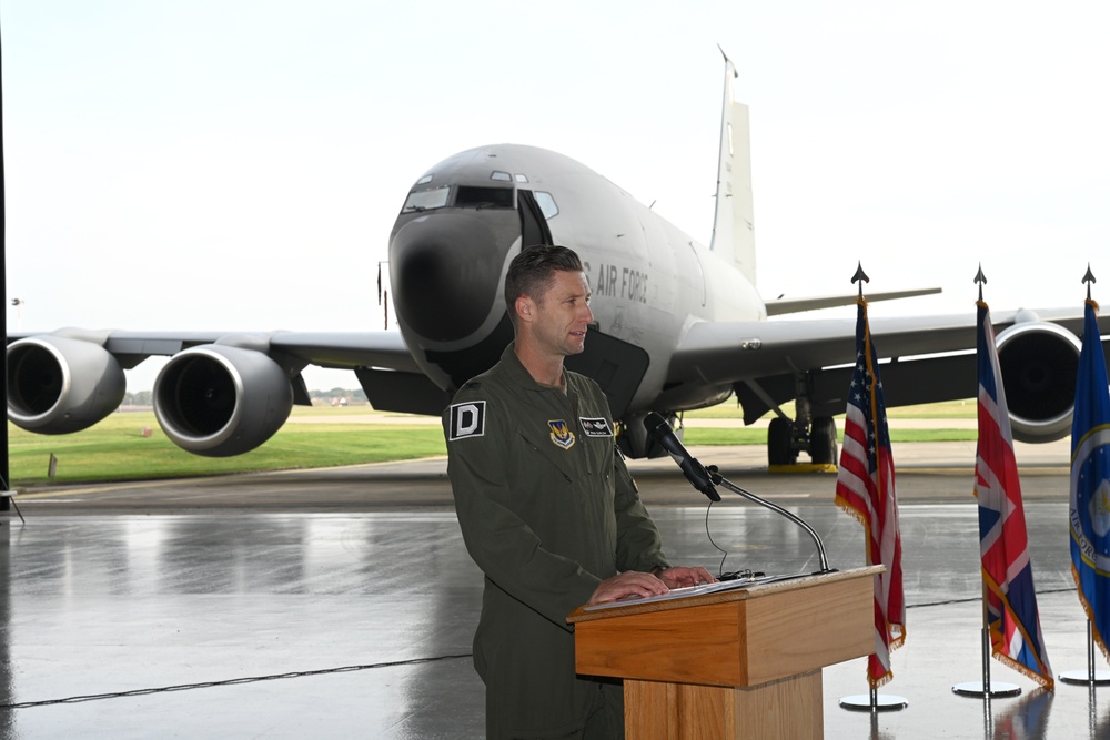 Families of 100th BG veterans join 100th ARW for ‘Squawkin Hawk’ nose art dedication on KC-135