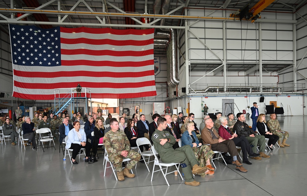 Families of 100th BG veterans join 100th ARW for ‘Squawkin Hawk’ nose art dedication on KC-135