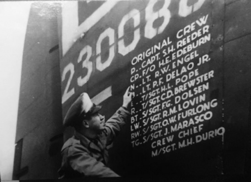 Families of 100th BG veterans join 100th ARW for ‘Squawkin Hawk’ nose art dedication on KC-135