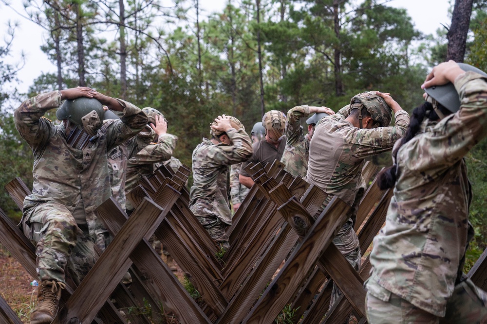 Soldiers from 7th Special Forces Group (Airborne) (7 SFG (A