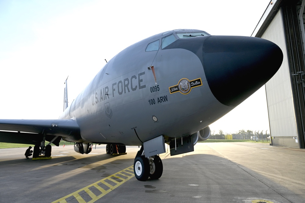 ‘Silver Dollar’ nose art dedication shares latest heritage of 100th ARW KC-135 fleet