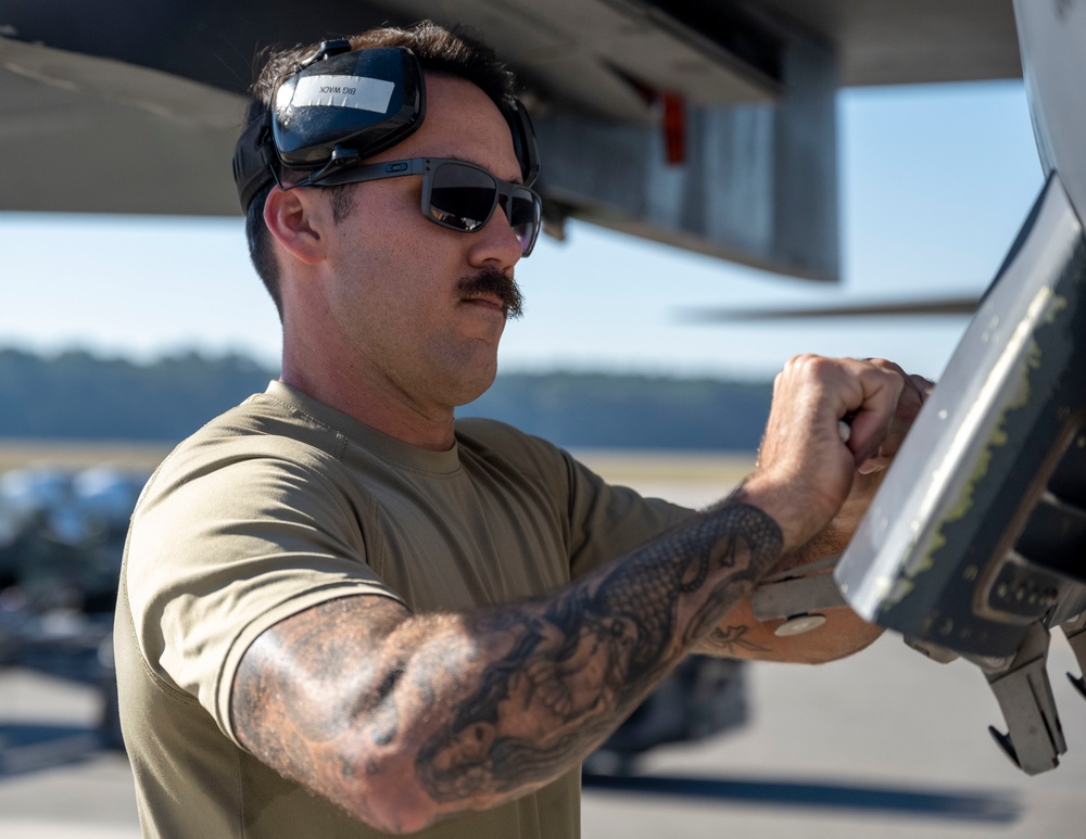 4th FW holds quarterly load crew and dedicated eagle keeper competitions