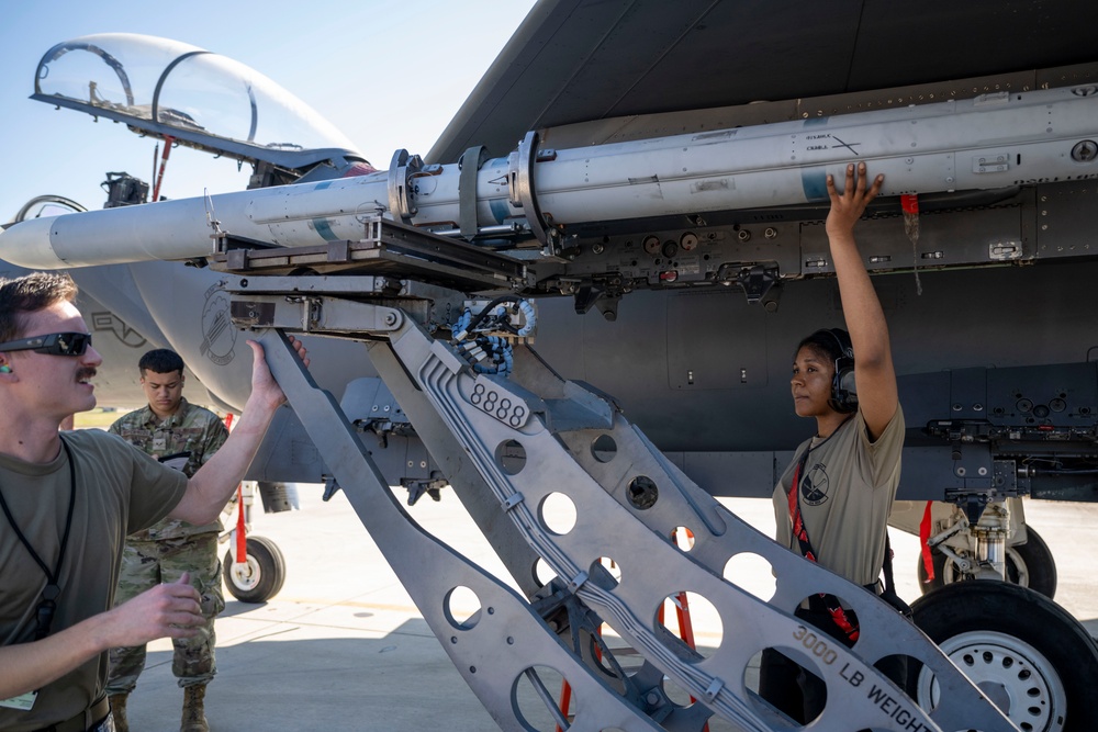 4th FW holds quarterly load crew and dedicated eagle keeper competitions