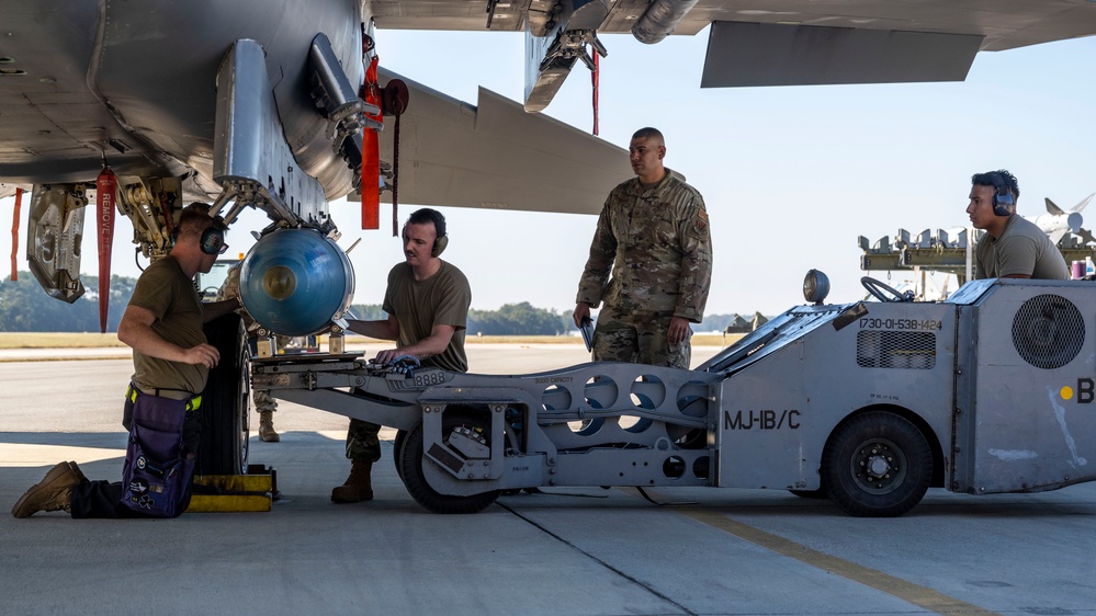 4th FW holds quarterly load crew and dedicated eagle keeper competitions