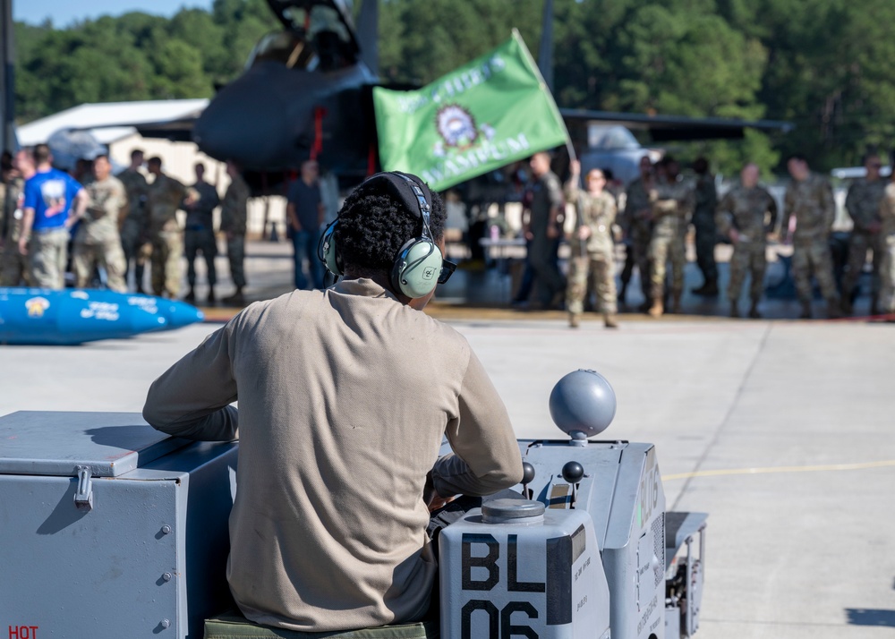 4th FW holds quarterly load crew and dedicated eagle keeper competitions