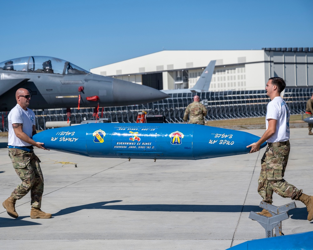 4th FW holds quarterly load crew and dedicated eagle keeper competitions