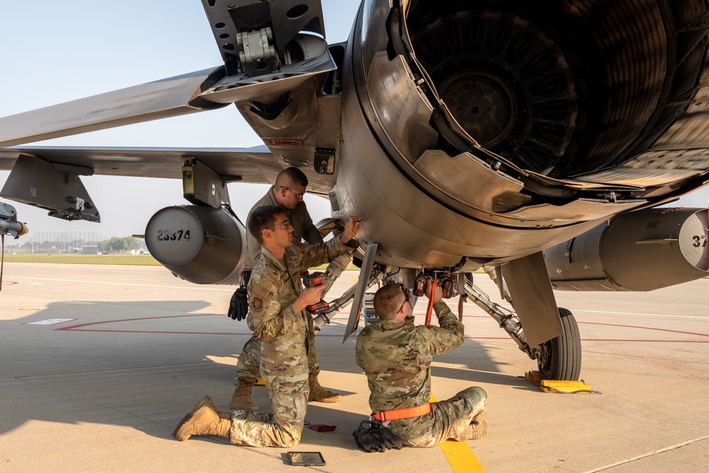 F-16 Maintenance