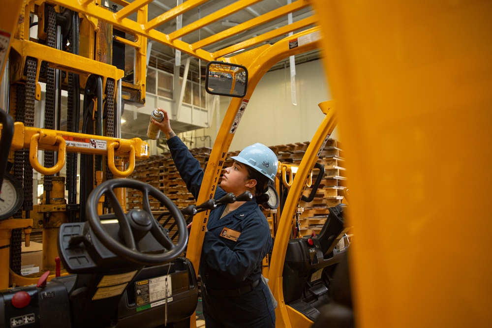 Abraham Lincoln Sailors conduct routine maintenance