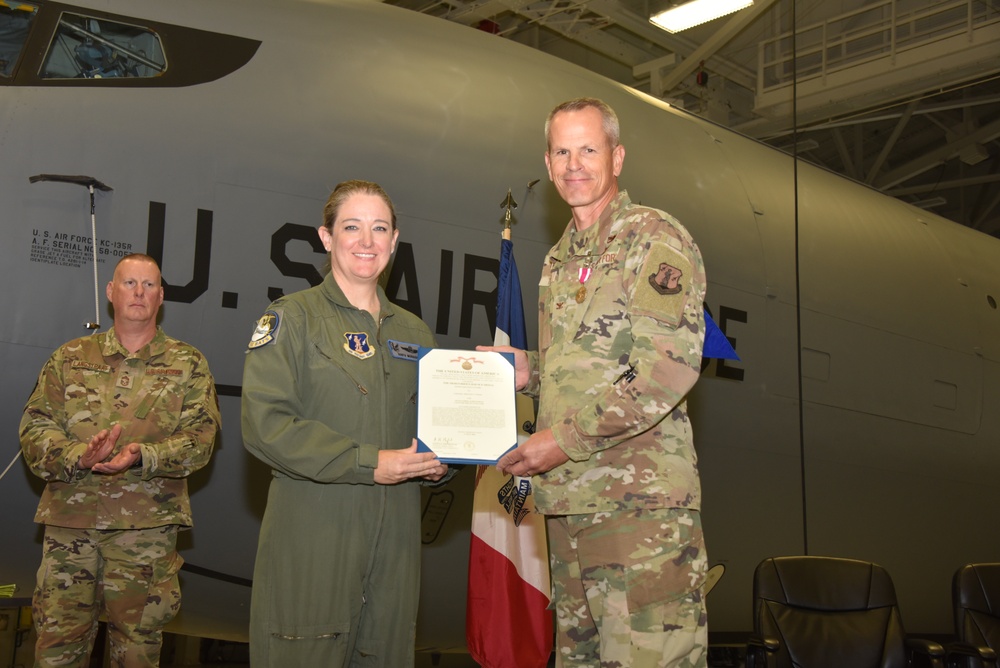 Col. Trenton Twedt accepts Meritorious Unit award