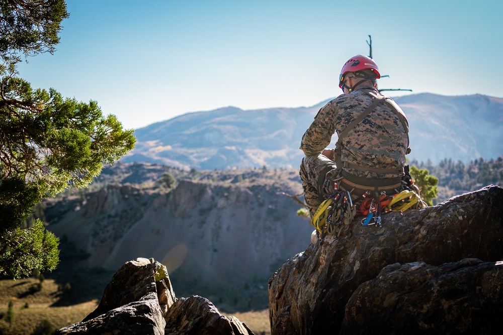 MAGTFC, MCAGCC commanding general visits Marines during a Mountain Leaders Course during MTX 1-24