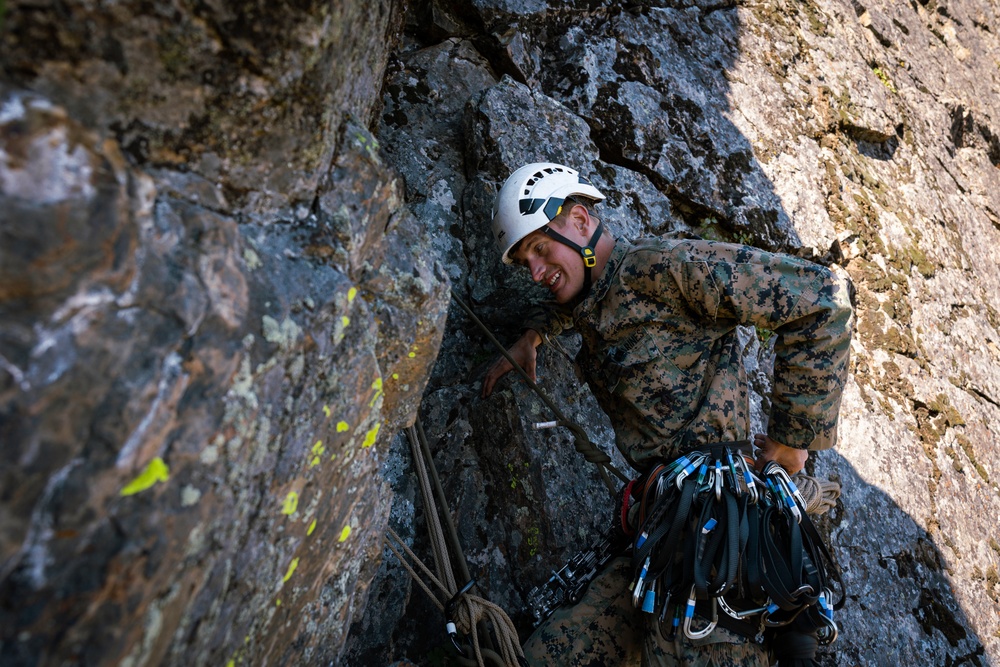 MAGTFC, MCAGCC commanding general visits Marines during a Mountain Leaders Course during MTX 1-24