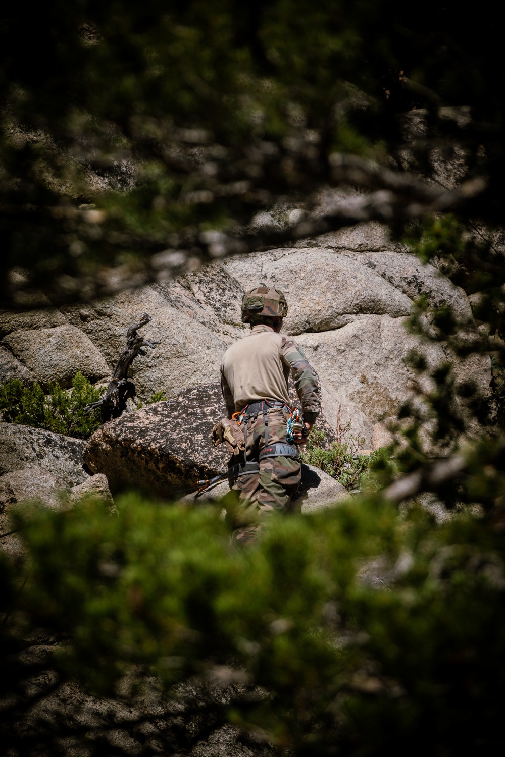 2/5 Marines and the French 27th Mountain Infantry Brigade perform simulated cliff assaults during MTX 1-24