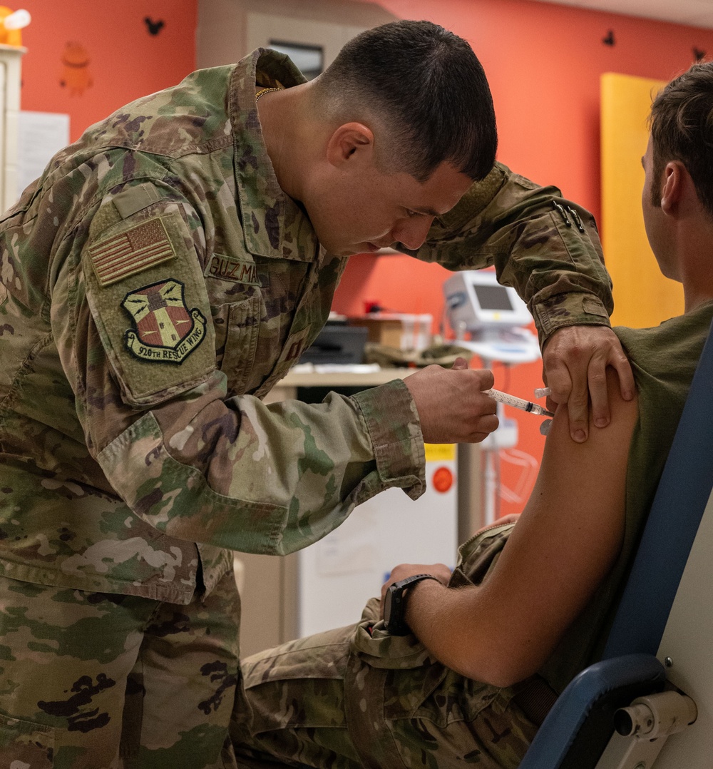 920th Aeromedical Staging Squadron provides vaccine during drill weekends