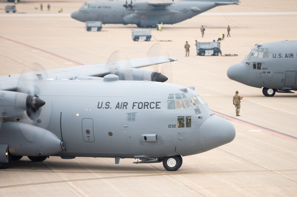 DVIDS - Images - Seven C-130 Hercules Aircraft Perform ‘elephant Walk ...