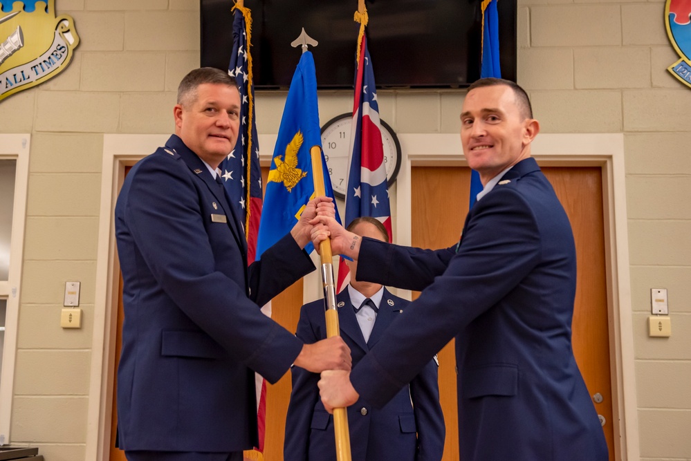 Weaver takes command of 121st FSS