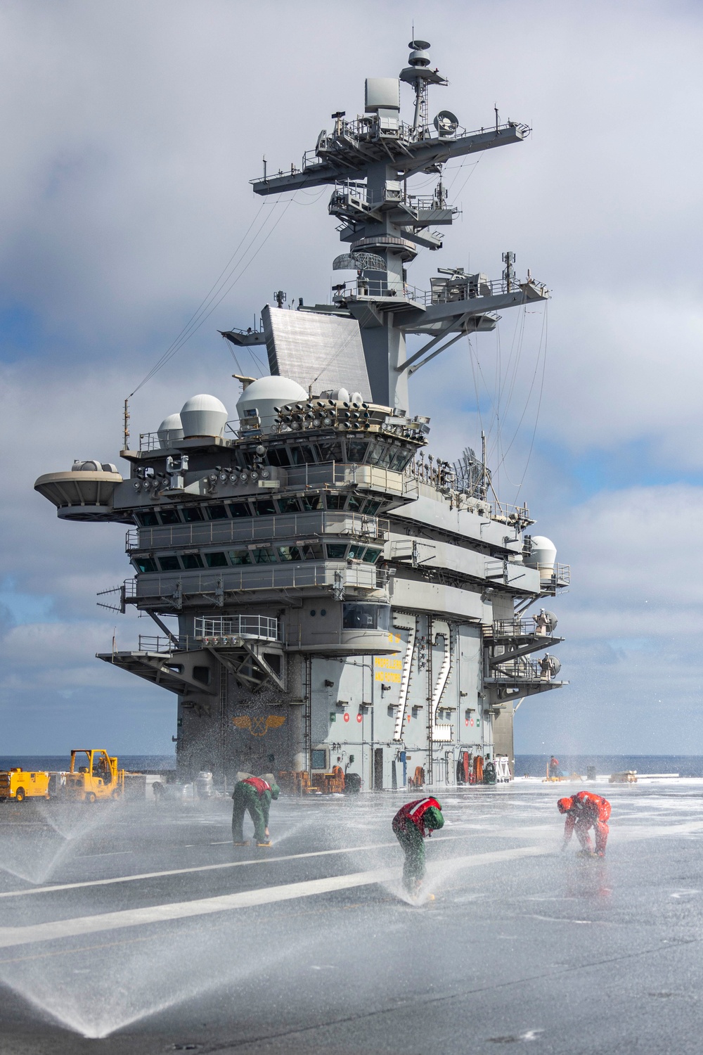 Abraham Lincoln conducts flight deck AFFF sprinkler tests