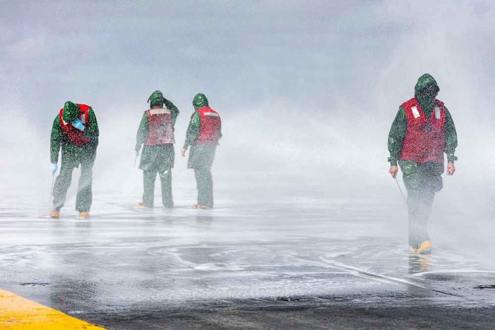 Abraham Lincoln conducts flight deck AFFF sprinkler tests