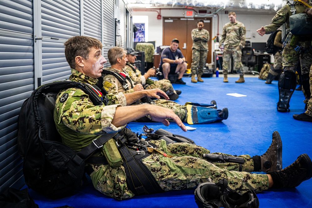 EODMU5 Conducts Parachute Operations Training in Guam