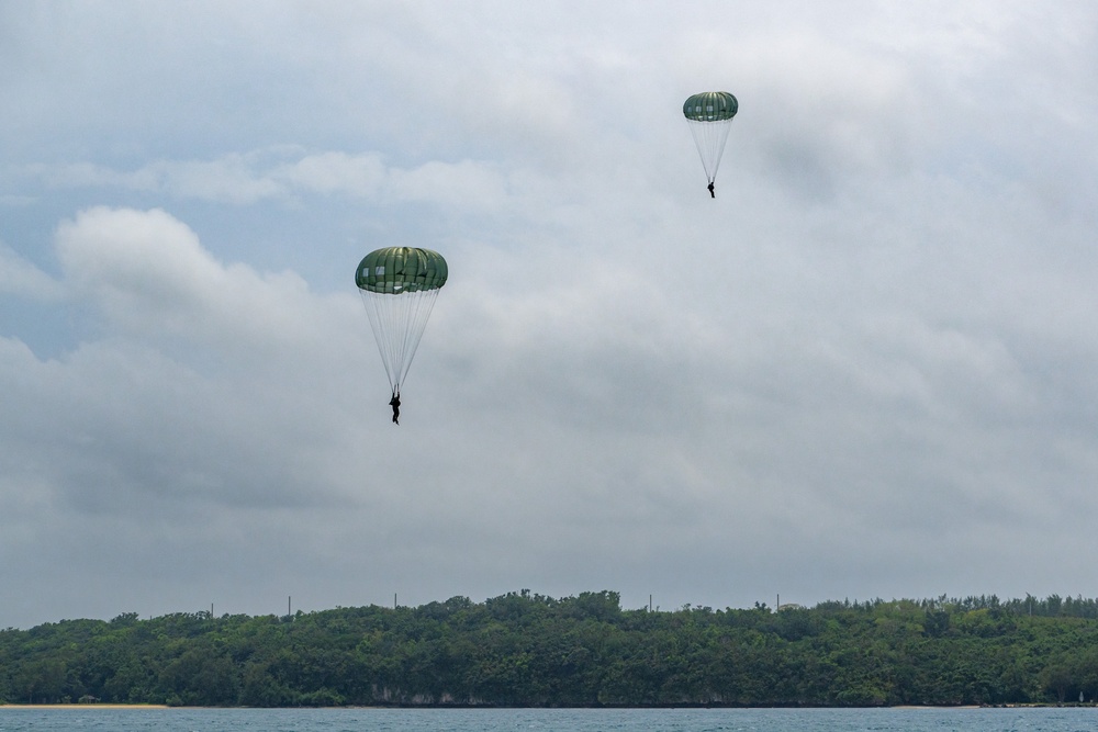 EODMU5 Conducts Parachute Operations Training in Guam