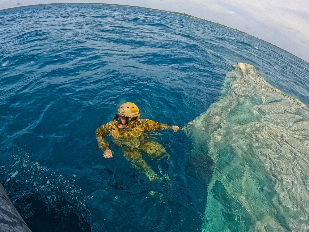 EODMU5 Conducts Parachute Operations Training in Guam