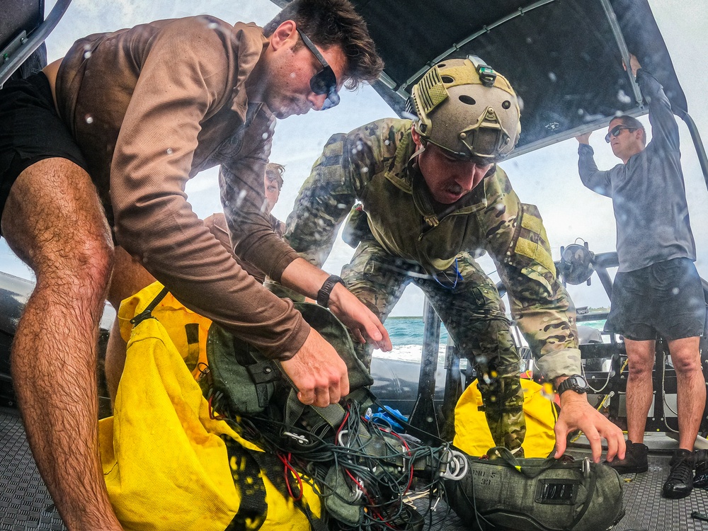 EODMU5 Conducts Parachute Operations Training in Guam