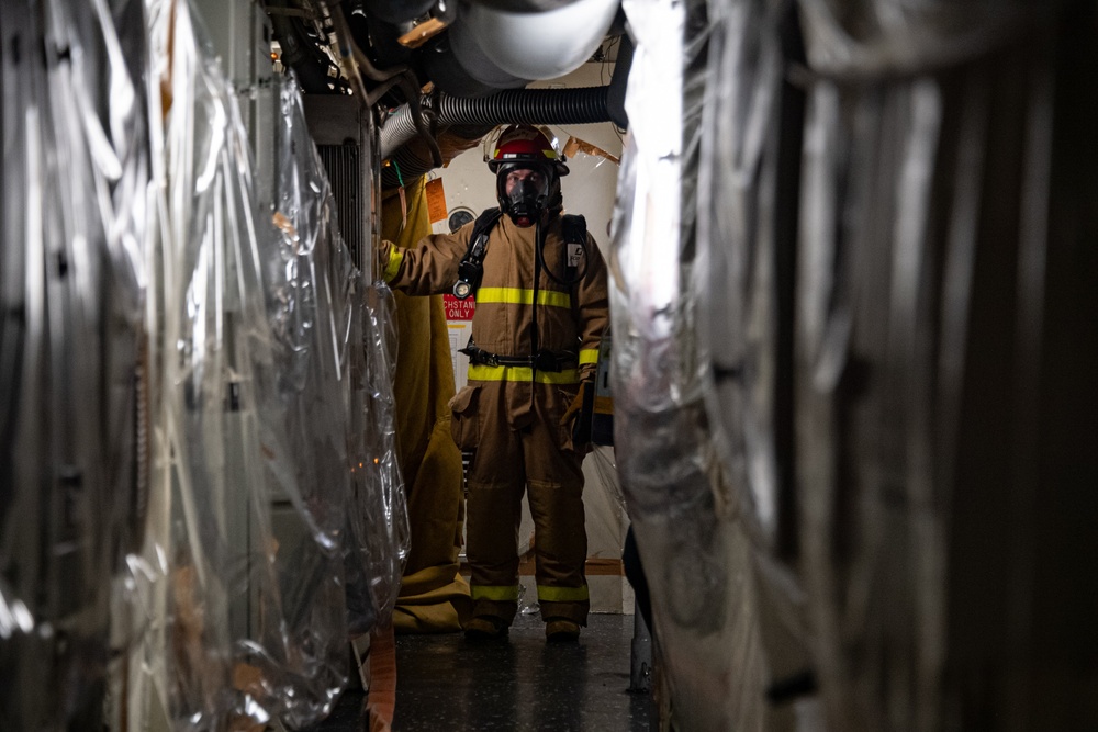 USS America (LHA 6) Conducts 8010 Industrial Fire Drill