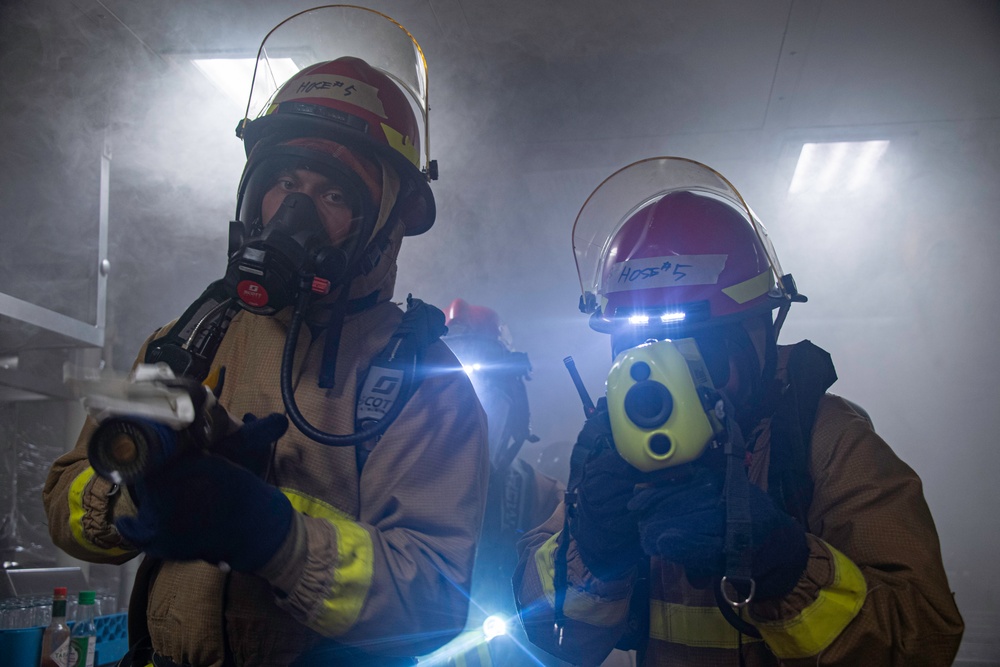 USS America (LHA 6) Conducts 8010 Industrial Fire Drill