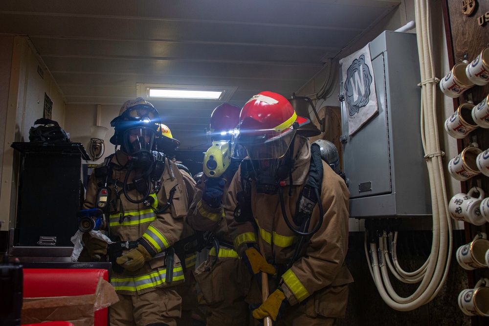 USS America (LHA 6) Conducts 8010 Industrial Fire Drill