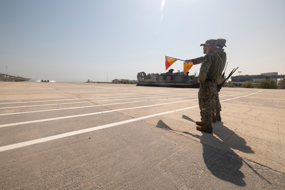 USS BATAAN LCAC OPERATIONS