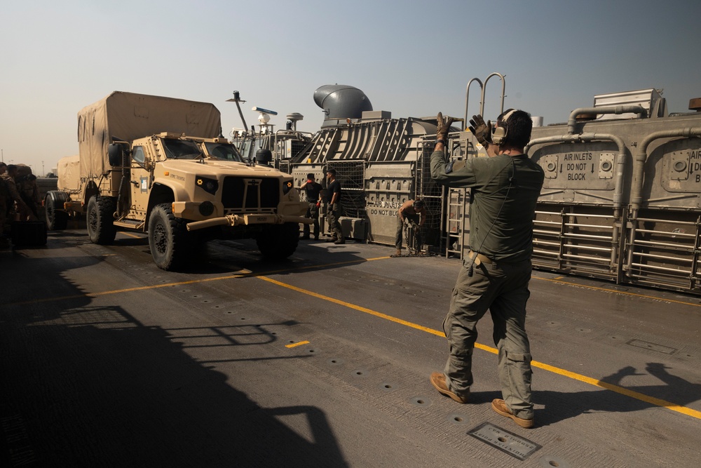 USS Bataan LCAC Operations