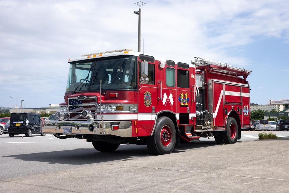 MCIPAC F&amp;ES visits Camp Foster Commissary to spread information about fire safety