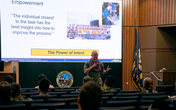 Rear Adm. Greene Visits Hawaii Regional Maintenance Center